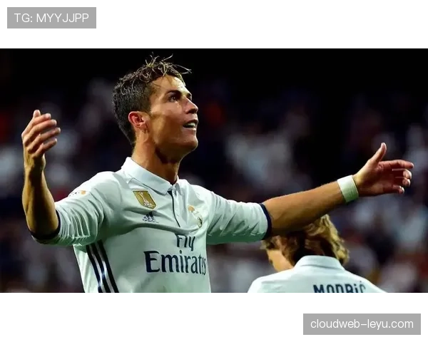 C罗荣膺英超赛季最佳球员，传奇生涯再添辉煌篇章