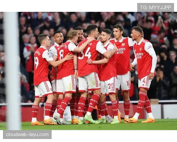 本赛季最佳球员进球集锦引爆球迷热议，精彩瞬间点燃赛场回忆