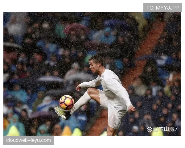 C罗达成千球里程碑，稳健表现引球队前景受关注