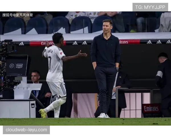 汉堡新帅重塑战术体系,球队状态回暖引关注