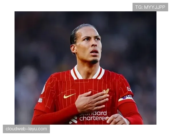 范戴克精准长传助力球队逆转,状态表现稳健值得关注 范戴克精准长传助力球队逆转,状态表现稳健值得关注