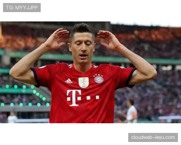 莱万是否顶级全能中锋:终结效率与战术参与度解析 莱万是否顶级全能中锋:终结效率与战术参与度解析