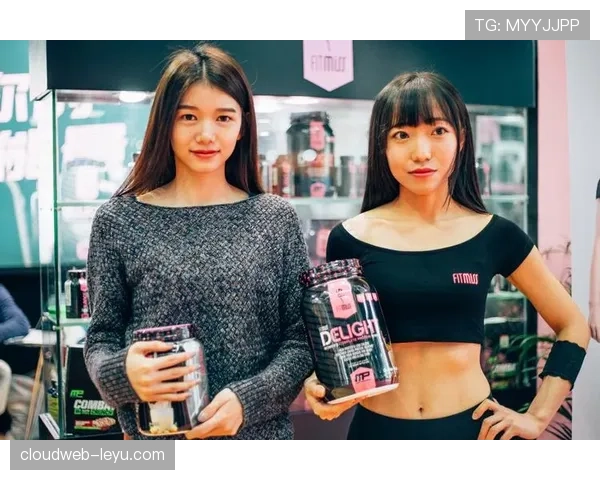 丁霞家的冰箱里居然塞满了能量胶和蛋白粉，连瓶可乐都找不到