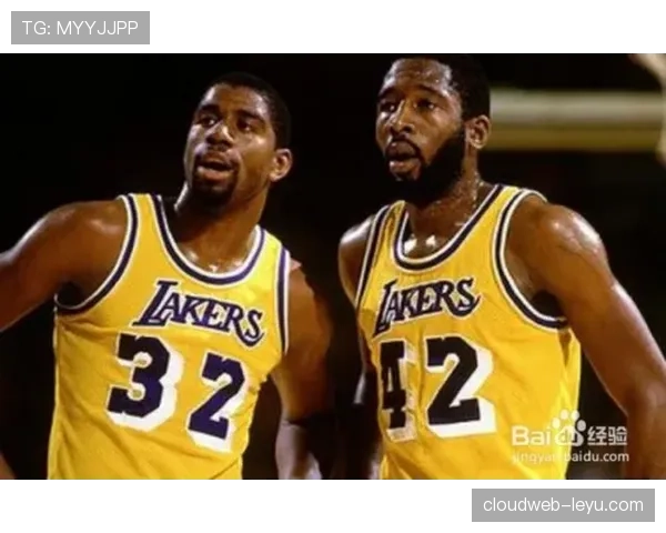 魔术师约翰逊传球创造差异，抢断提升湖人攻防节奏