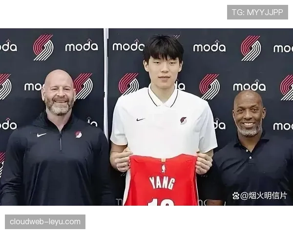 杨瀚森打球像拼命三郎，下了场就像个精致爱好者，这反差八卦感炸了